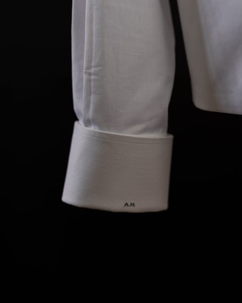 Punho duplo de camisa com bordado